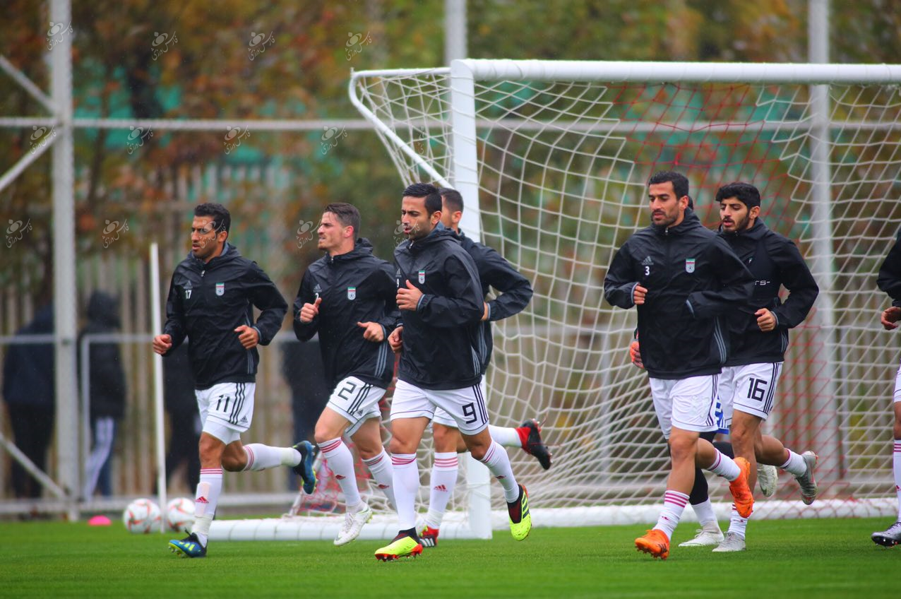 تمرین بازیکنان تیم ملی زیر باران