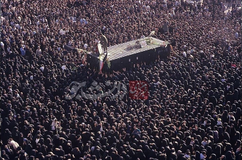 تصاویر کمتر دیده شده از مراسم تشییع تاریخی امام خمینی