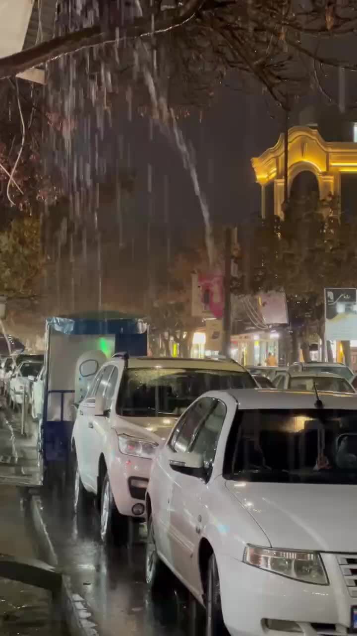 ببینید| بارش شدید باران هم اکنون در پیرانشهرِ آذربایجان‌غربی