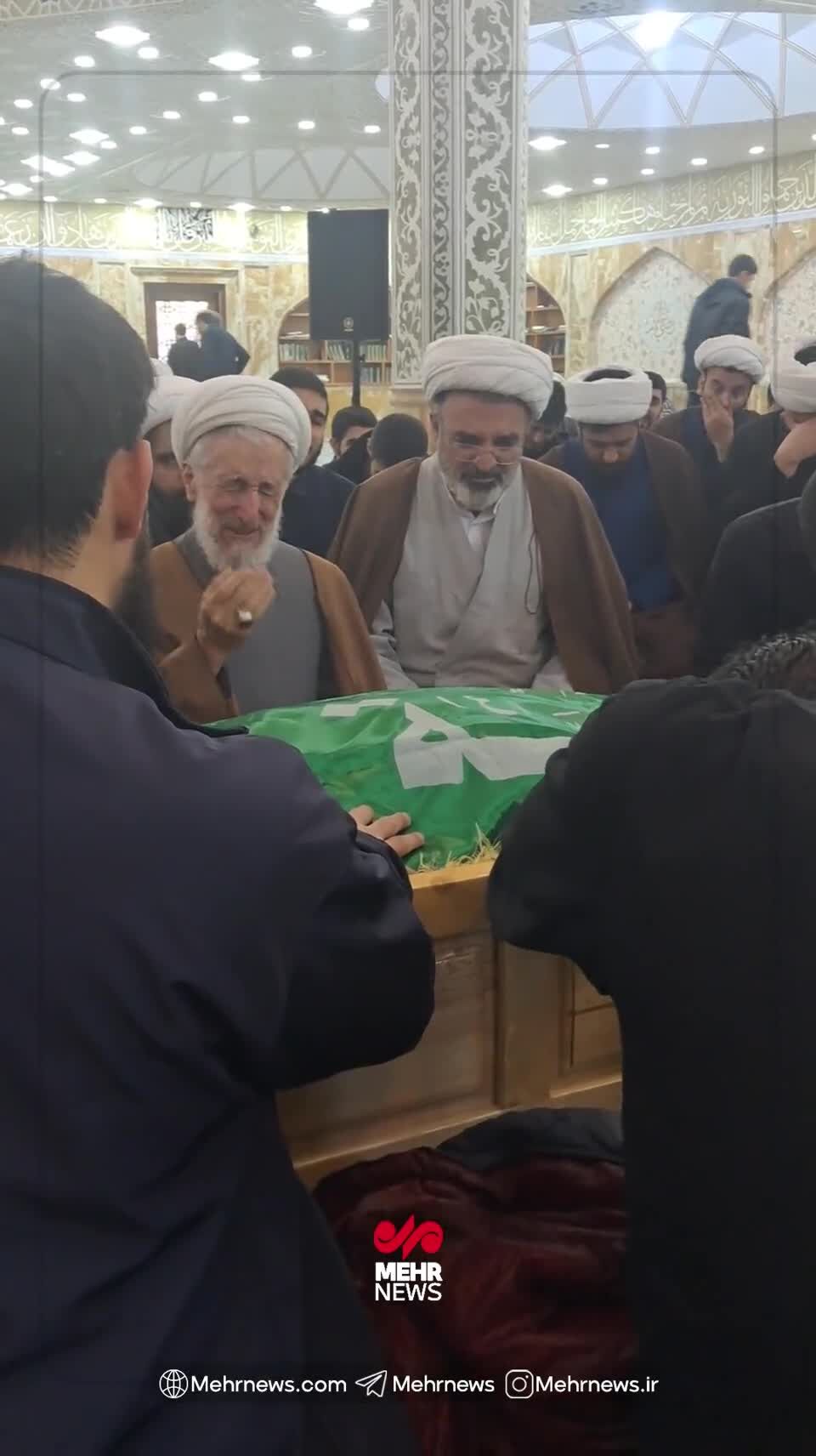 ببینید | لحظه وداع کاظم صدیقی با فرزند مرحومش