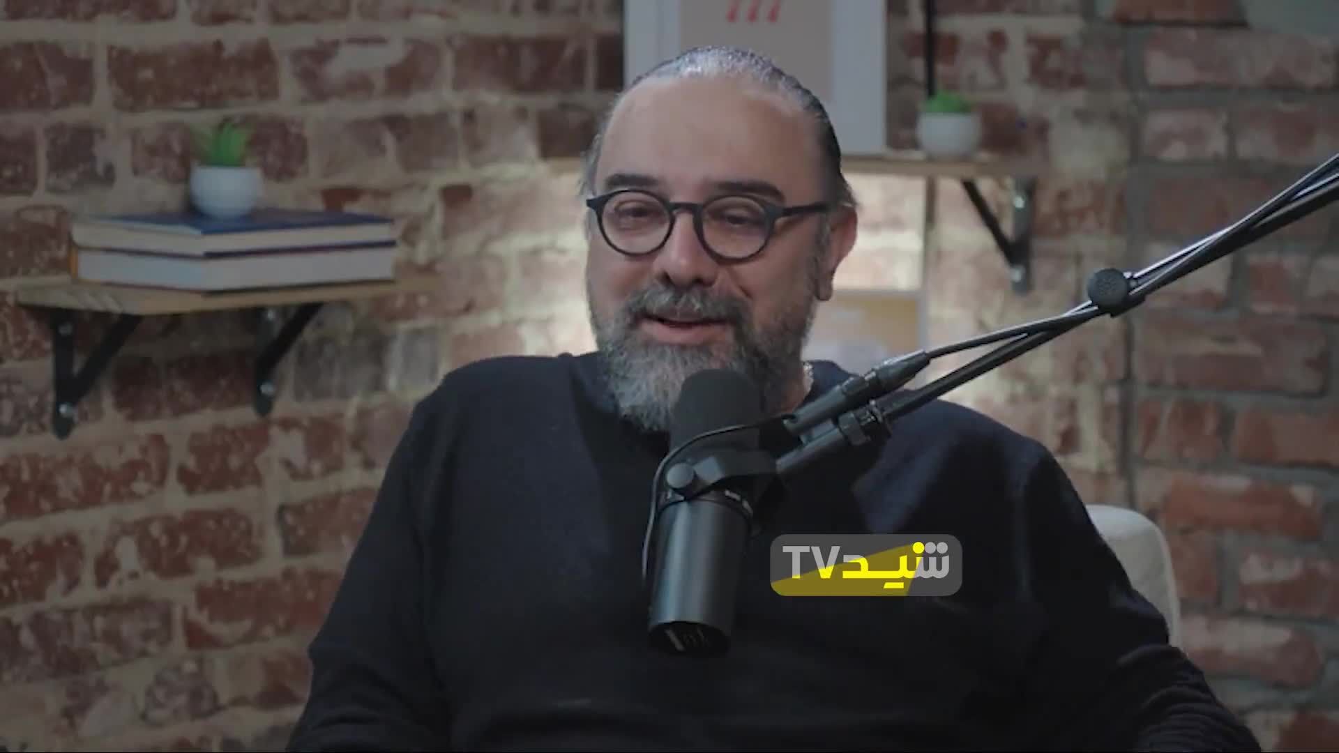 ببینید | اعترافات تلخ برزو ارجمند: دلم برای ایران تنگ شده، در آمریکا بی‌معناترین آدم هستم
