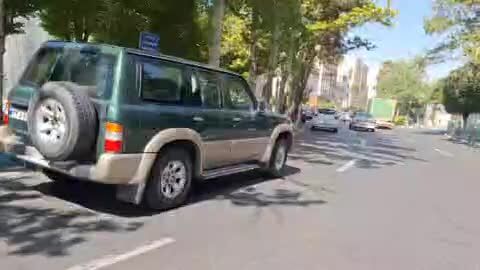 ببینید| احمدی‌نژاد با ماشین شاسی‌بلند راهی وزارت کشور شد