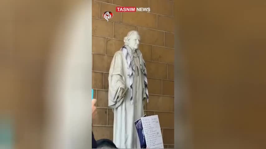 ببینید | چفیه انداختن دانشجویان بر مجسمه جرج واشینگتن
