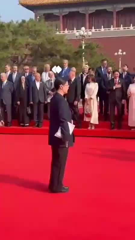 ببینید | خوش‌وبش آذری پزشکیان با علی‌اف: با ارمنستان صلح کردید؟ علی‌اف: بله/ پزشکیان: کار خوبی کردید