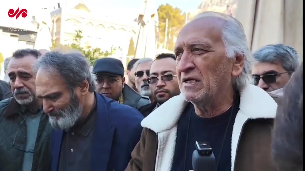 
ببینید| بغض احمد نجفی بر سر مزار شهید حاج قاسم سلیمانی
