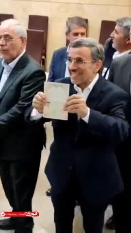 ببینید| احمدی‌نژاد نیامده سر شوخی را با خبرنگاران باز کرد