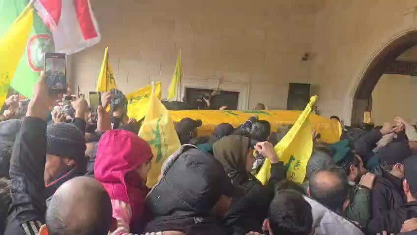 ببینید| نمایندگان رهبر انقلاب در مراسم تشییع پیکر مطهر شهید سیدهاشم صفی‌الدین شرکت کردند