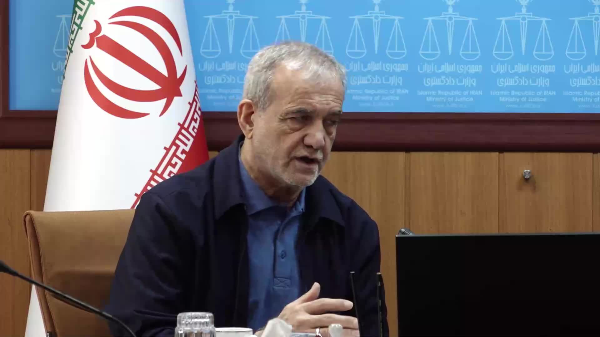ببینید | پزشکیان: تداوم روند فعلی بدون اصلاحات و مدیریت دقیق، می‌تواند فشار‌های بیشتری را به مردم تحمیل کند/ برخی کمبود‌ها در حوزه‌هایی مانند انرژی و سوخت وجود دارد که باید با برنامه‌ریزی دقیق و همراهی عمومی مدیریت شود