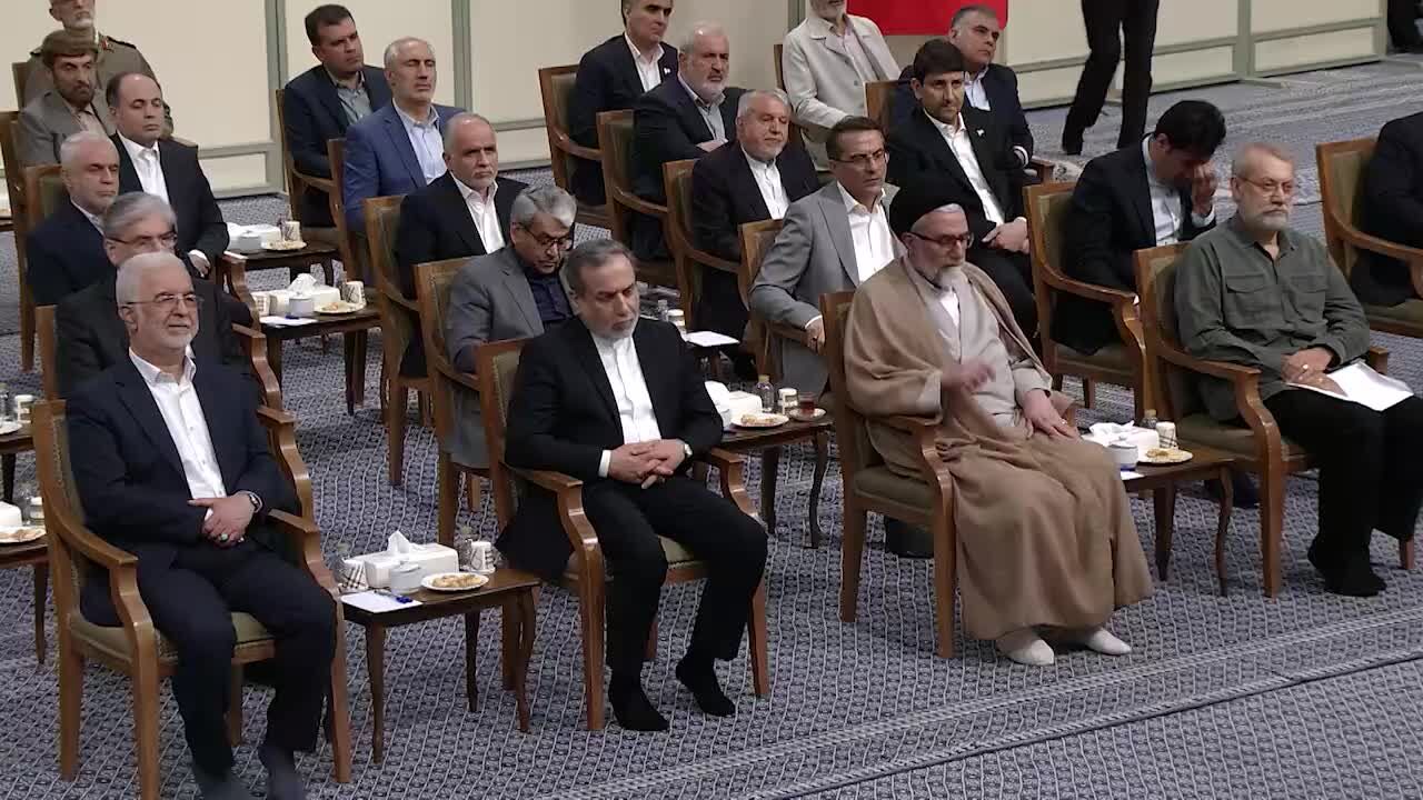 ببینید|  رهبر انقلاب: از فرصت‌های کنونی اجماع‌سازی در کشور برای انجام کارهای مهم استفاده شود