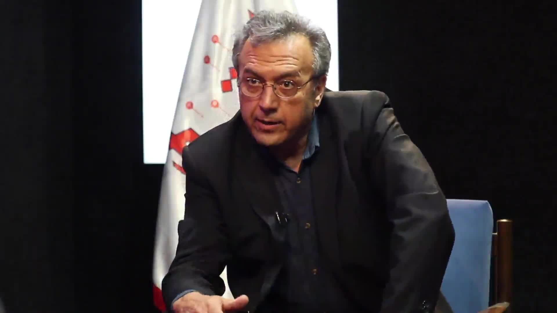 بر خلاف آغاز انقلاب، ما باید بر شعارهای خیلی عینی و علمی و ممکن تاکید کنیم؛ مثل همین پرونده متروپل