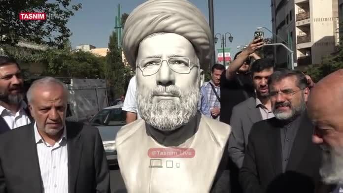 ببینید| رونمایی از سردیس شهید رئیسی در میدان پاستور تهران