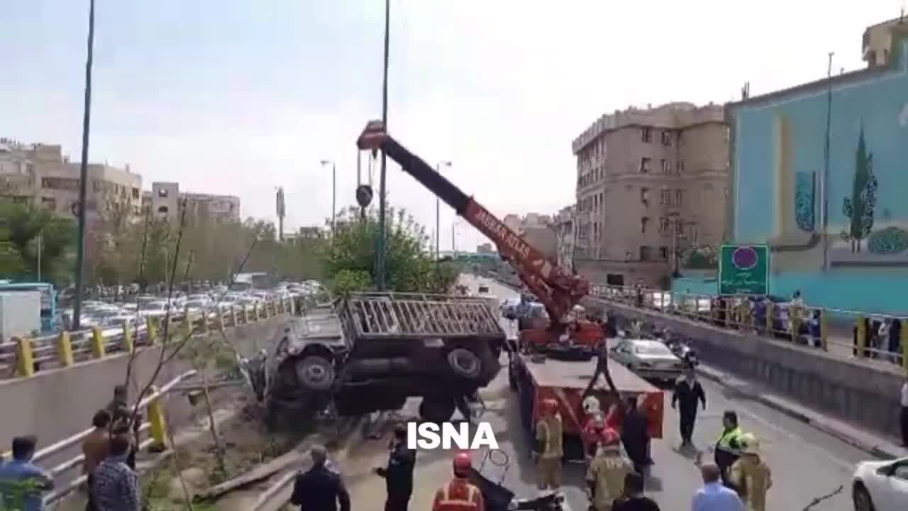 ببینید| واژگونی مرگبار خاور حامل کپسول‌های گاز مایع
