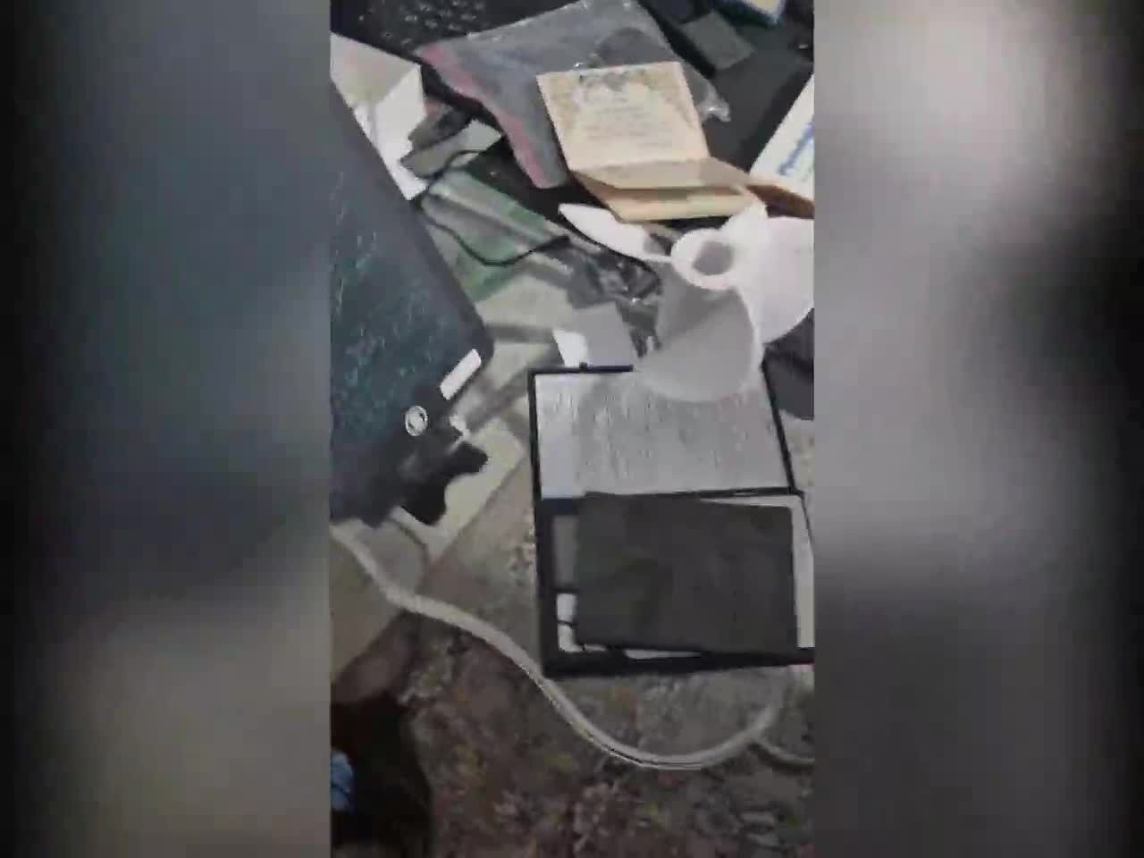 ببینید | دستگیریِ ۲ منافق در اندیشه که اقدام به ساخت بمب و نارنجک می‌کردند