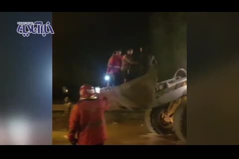 نجات مردم سیل‌زده لرستان با بیل مکانیکی + ویدئو