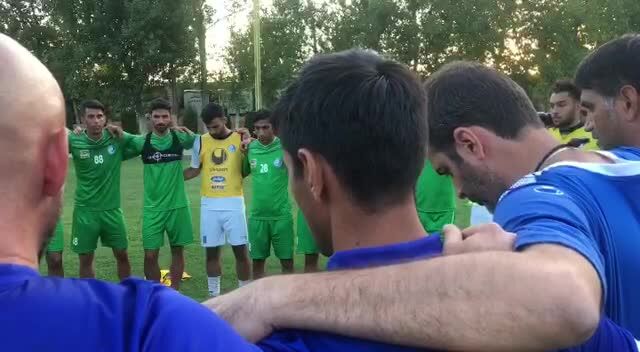 استقلالی‌ها به یاد دختر آبی سکوت کردند