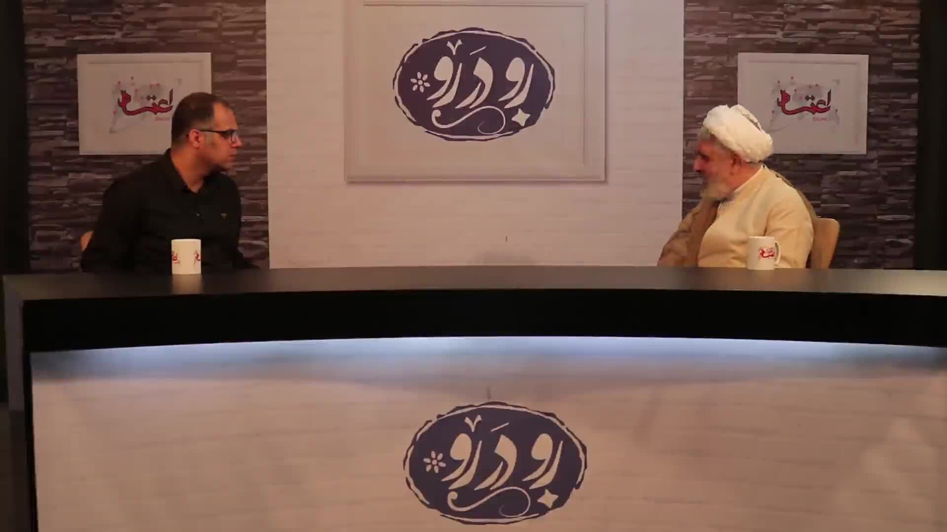 اولین باری که مجاهدین خلق را در امجدیه کتک زدند، احمد آقا به نفع آنها مصاحبه کرد