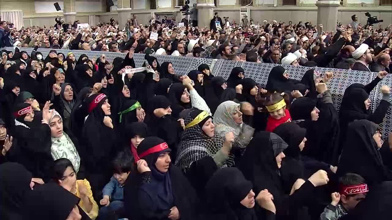 رهبر انقلاب: آن تحلیلگرِ نادانِ بی‌خبر از معنای مقاومت خیال می‌کند که مقاومت که ضعیف شد، ایران اسلامی هم ضعیف خواهد شد؛ ایران قوی مقتدر است و مقتدرتر هم خواهد شد