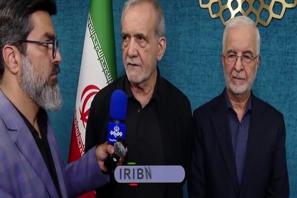 روایت رئیس جمهور از دیدار ۷ ساعته خود با رهبر معظم انقلاب اسلامی و تاکید ایشان بر حفظ وحدت و انسجام ملی و توجه به معیشت مردم+ ویدئو