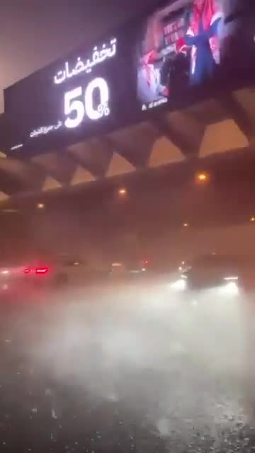 ببینید| بارش برف و تگرگ شدید در عربستان!