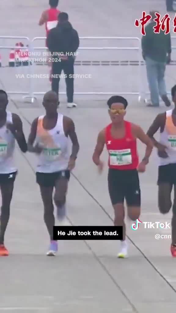 تبانی تابلو و عجیب چینی‌ها در روز روشن! + ویدئو
