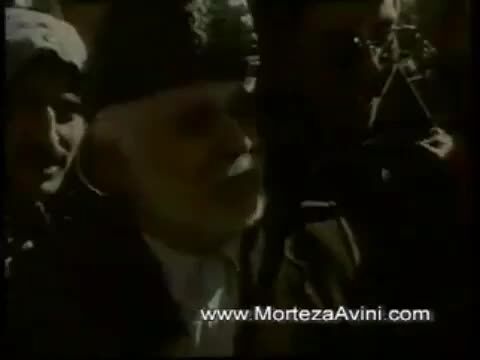 ببینید| راهپیمایی ۲۲ بهمن زیر بمباران دشمن در دهه 60
