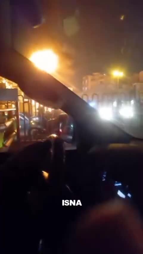 ببینید| تصاویری از آتش‌سوزی در بزرگراه یادگار امام/ خسارت به ۴ خودرو و ۳ منزل مسکونی