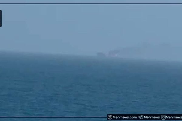 ببینید| توضیح درباره دود غلیظ یک فروند شناور در اطراف قشم
