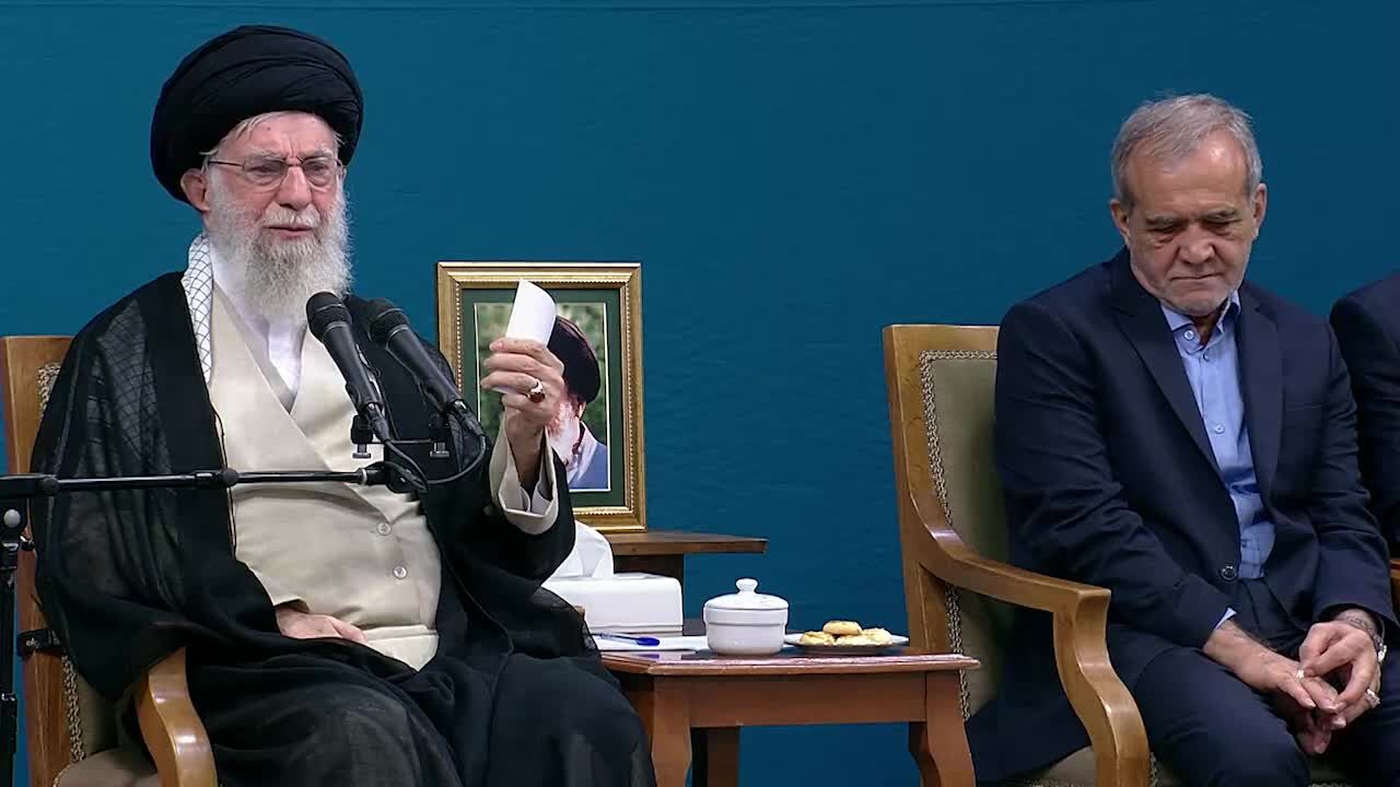 ببینید | رهبرانقلاب خطاب به هیات دولت چهاردهم؛ حتماً به میان مردم و به سفرهای استانی بروید؛ به این حرفها که به شما بگویند پوپولیست اعتنا نکنید