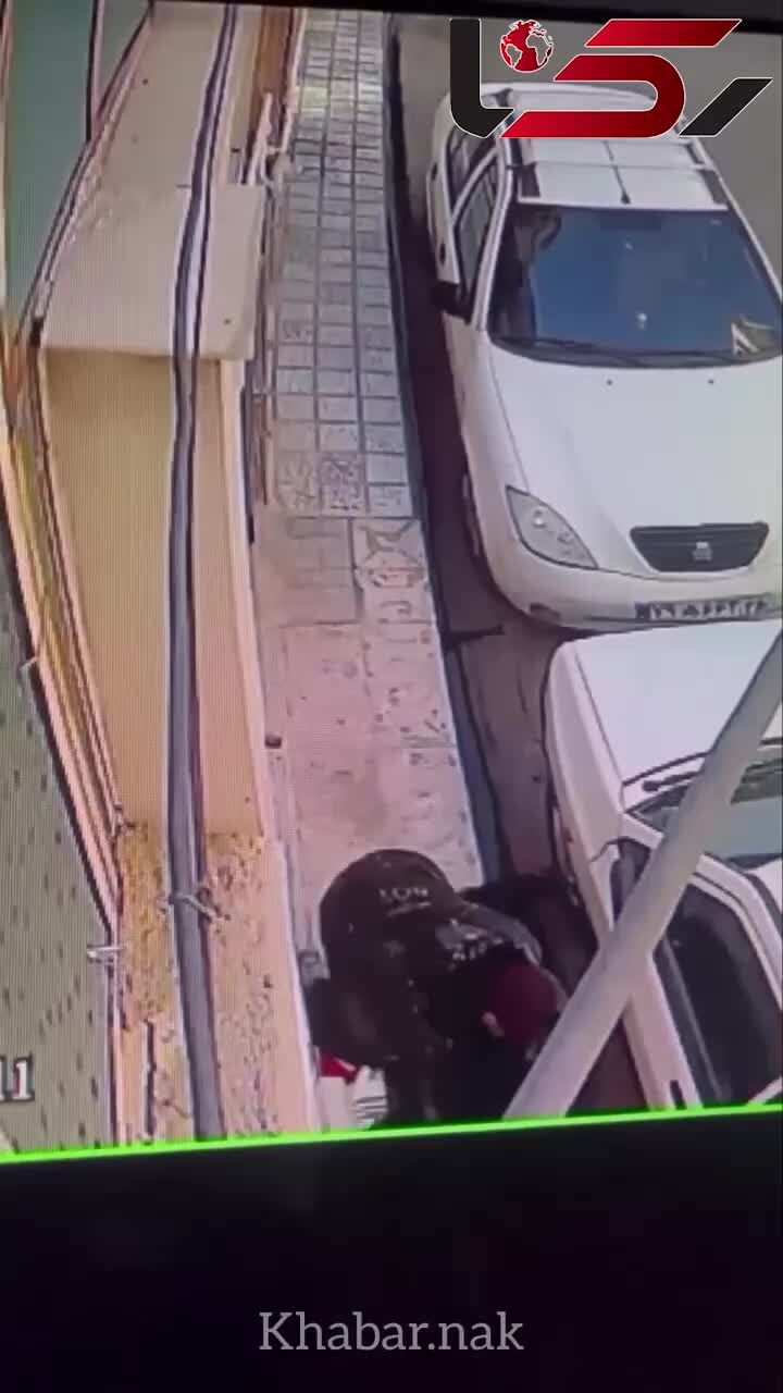 ببینید | فیلمی ترسناک از سرقت موبایل با ساطور از چند کودک