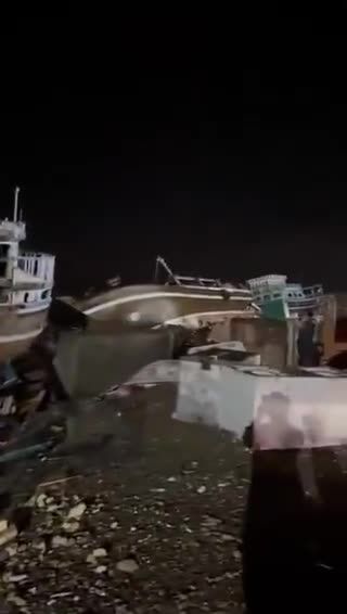 ببینید| طوفان سهمگین در سواحل چابهار؛ بیش از ۱۰ لنج ماهیگیری غرق شد
