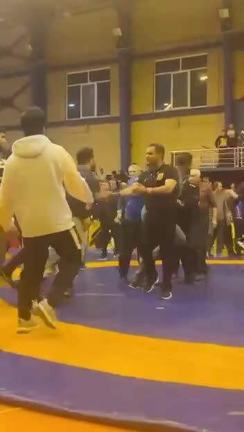 درگیری و چاقوکشی در مسابقات کشتی مازندران! + ویدئو