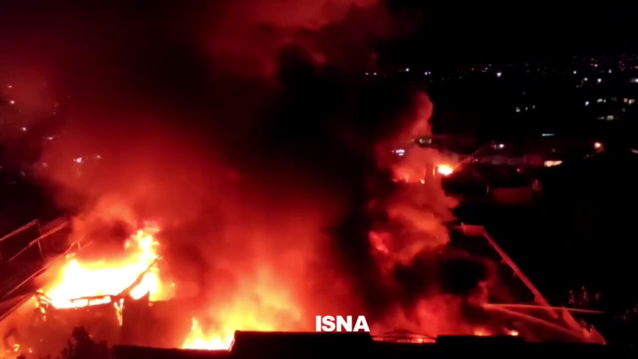 ببینید| گزارش سخنگوی سازمان آتش نشانی از حریق انبار کالا در حوالی میدان قیام تهران