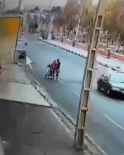 ببینید| دستگیری سارقان زورگیر محدوده بعثت