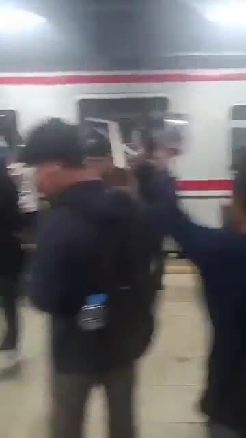 ببینید| برخورد دو مترو در نزدیکی جاکارتا جان دو نفر را گرفت
