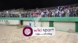 دختر جیمی‌جامپ استقلالی از بازیکن محبوبش یادگاری گرفت/ فرار پیروزمندانه به سمت سکوها + ویدیو