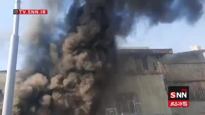 ببینید| مهار آتش‌سوزی مغازه لوازم یدکی موتورسیکلت در میدان قیام