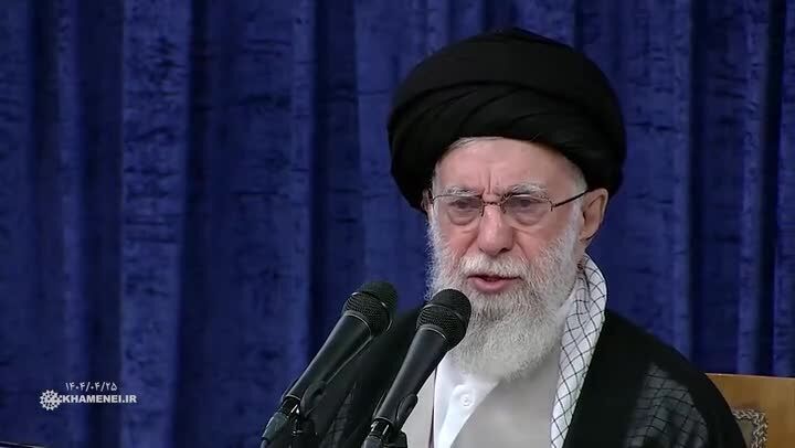 رهبر انقلاب: دستگاه‌های نظامی و دیپلماسی کار خود را با قوت ادامه دهند اما با رعایت جهت‌گیریها؛ اعتراض به دستگاه‌های نظامی و دیپلماسی باید با لحن قابل قبول و بعد از اطلاع‌یابی باشد