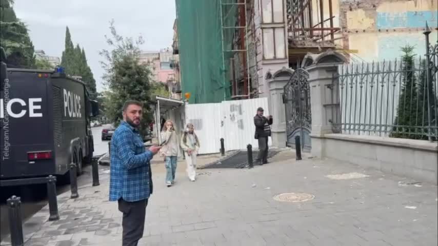 ببینید| کاخ ریاست‌جمهوری گرجستان پس از آشوب شبانه در پایتخت