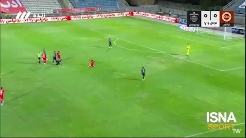 ببینید| اخراج مستقیم مرتضی پورعلی‌گنجی و ده نفره شدن پرسپولیس مقابل تراکتور 