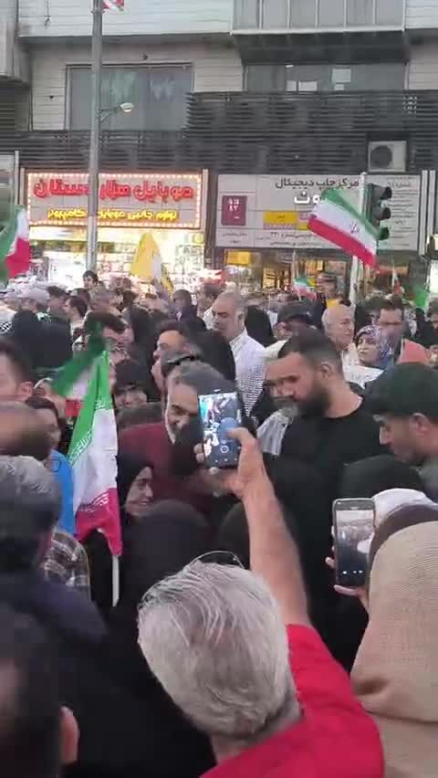 ببینید| حضور سردار قاآنی در «جشن پیروزی» در میدان انقلاب 