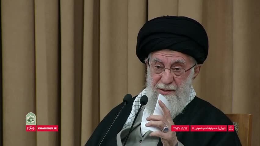 ببینید| تذکر رهبر انقلاب به قاریان درباره نوع لباس پوشیدن قراء و پرهیز از الحان حرام
