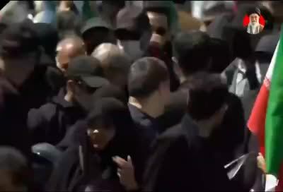ببینید | حضور پزشکیان در مراسم چهلم رهبر شهید در میان مردم