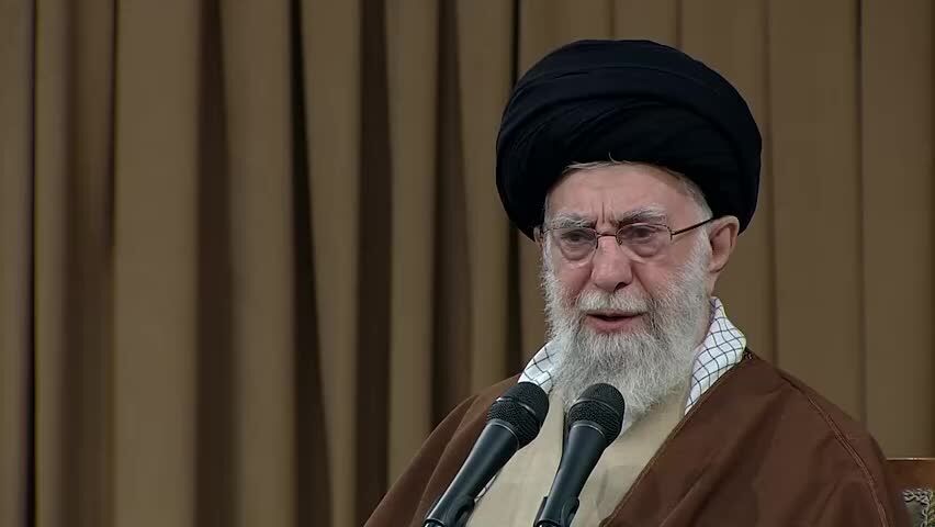 ببینید| تجلیل رهبر انقلاب از سخنان صریح و راهگشای رئیس جمهور در روز ۲۲ بهمن