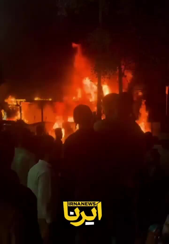 ببینید| اتوبوس درون شهری در تربت جام به دلیل نقص فنی طعمه حریق شد