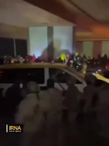 ببینید| ادامه اعتراض مردم لبنان و تلاش پلیس برای متفرق کردن معترضان