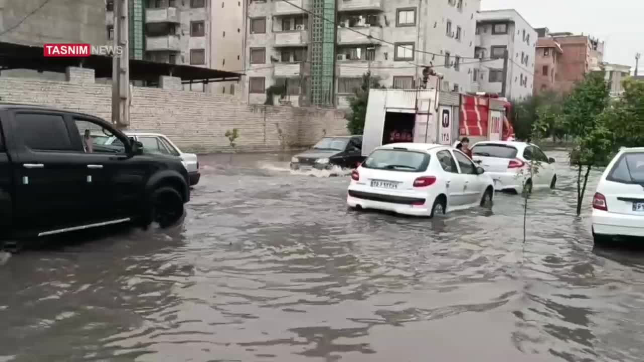ببینید| خیابان‌های گنبد تبدیل به استخر شد